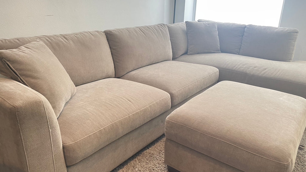 Thomasville Walsen Fabric Sectional w/ Storage Ottoman