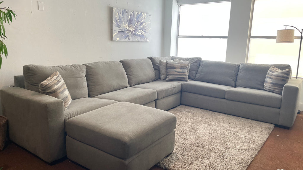 Flexsteel Collin’s 5-Piece Fabric Sectional